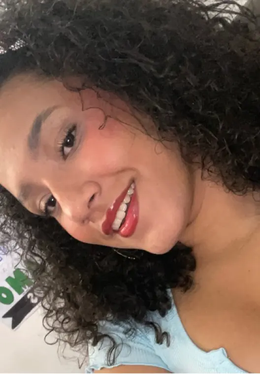 Amor, a Thundr Mobile host from Venezuela